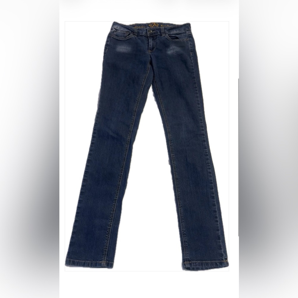 579 Medium Dark Wash Straight Skinny Jeans